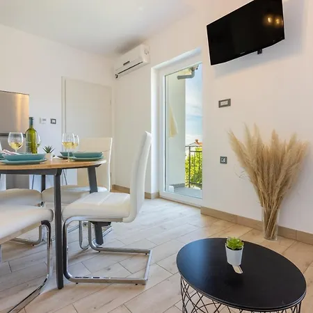 Summer Breeze Apartment *